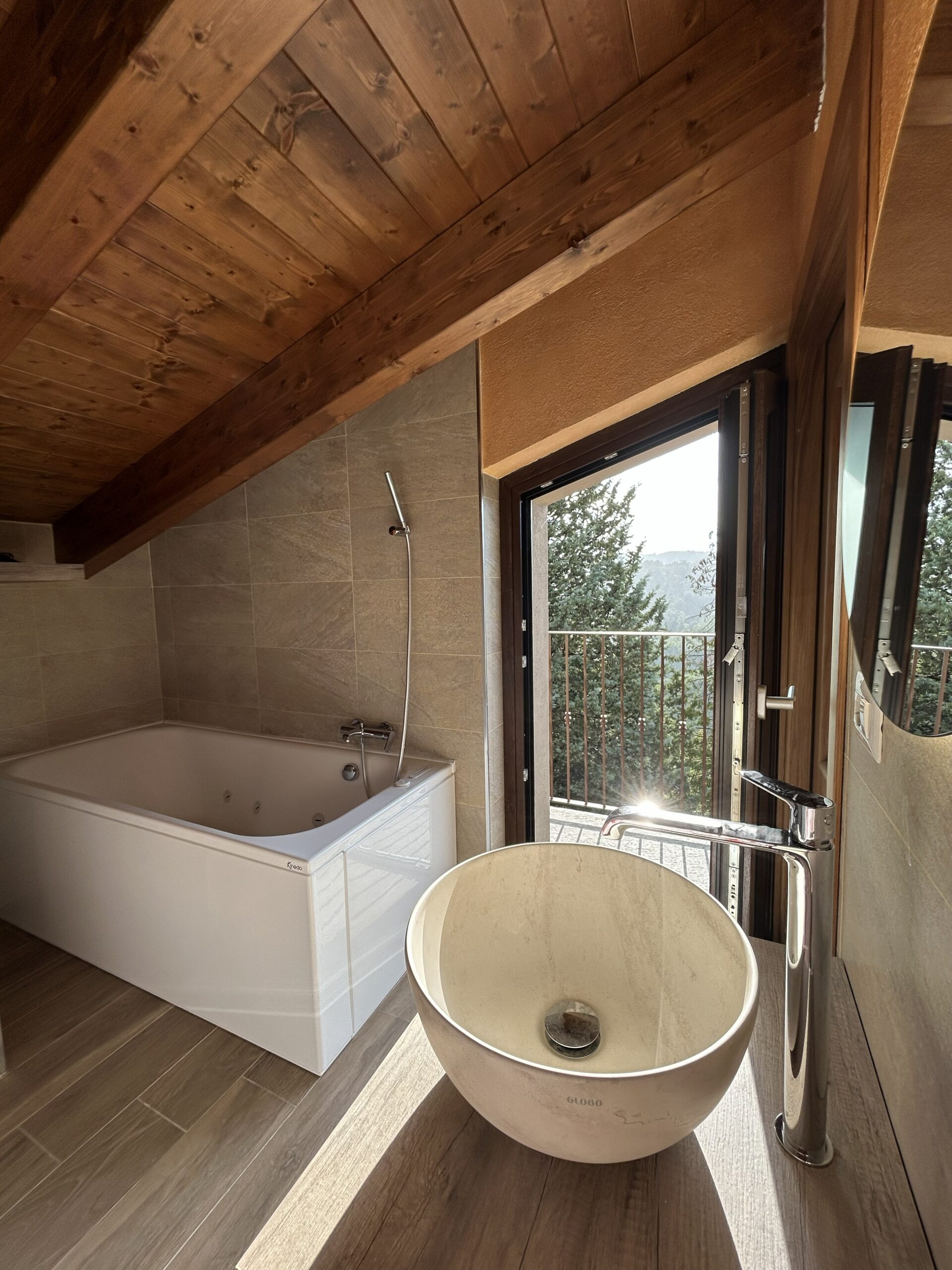 05 - Centoscalini Apartment 5 La pajassa - An paradis bathroom